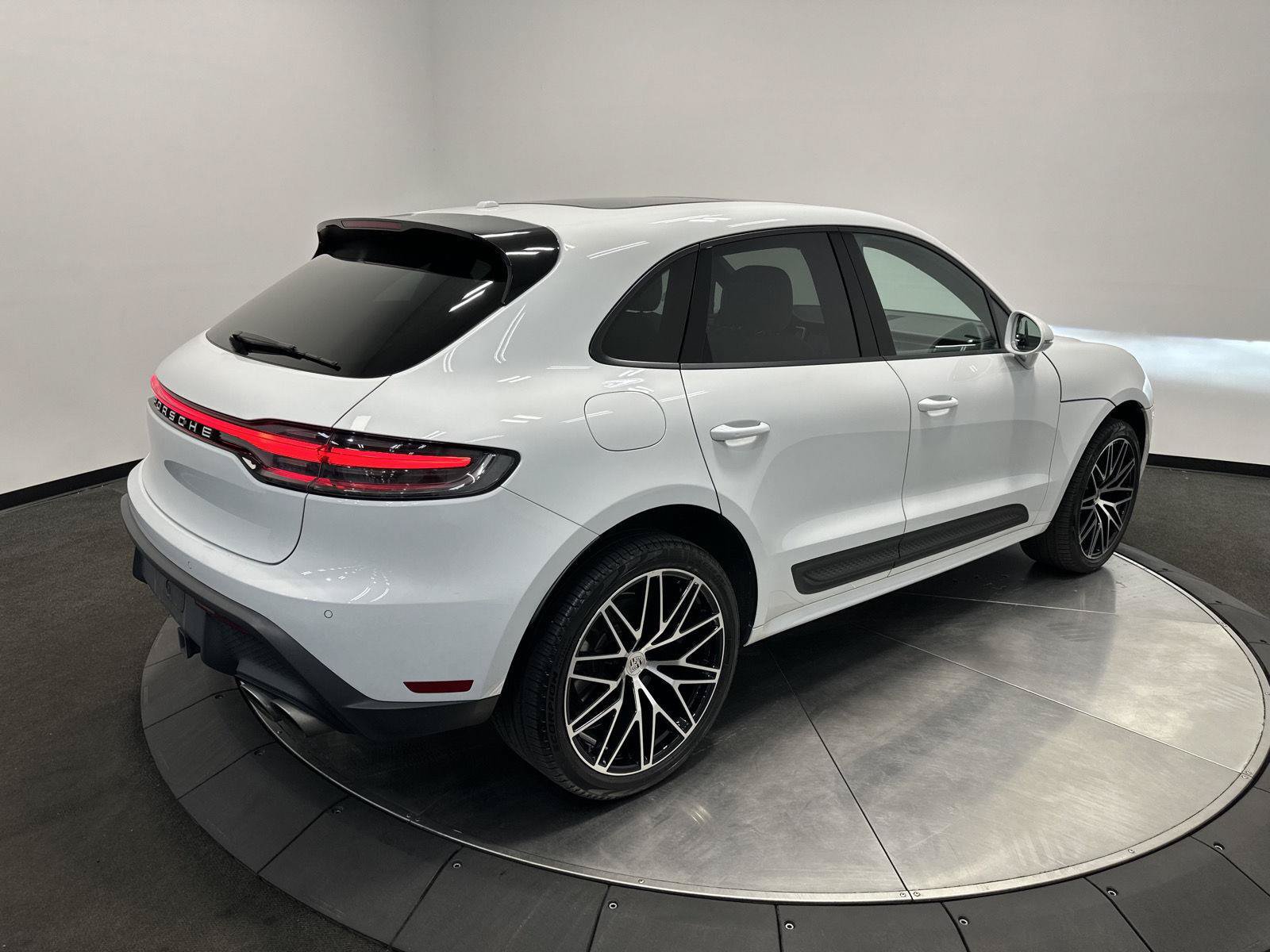 Certified 2023 Porsche Macan AWD/4WD image 7