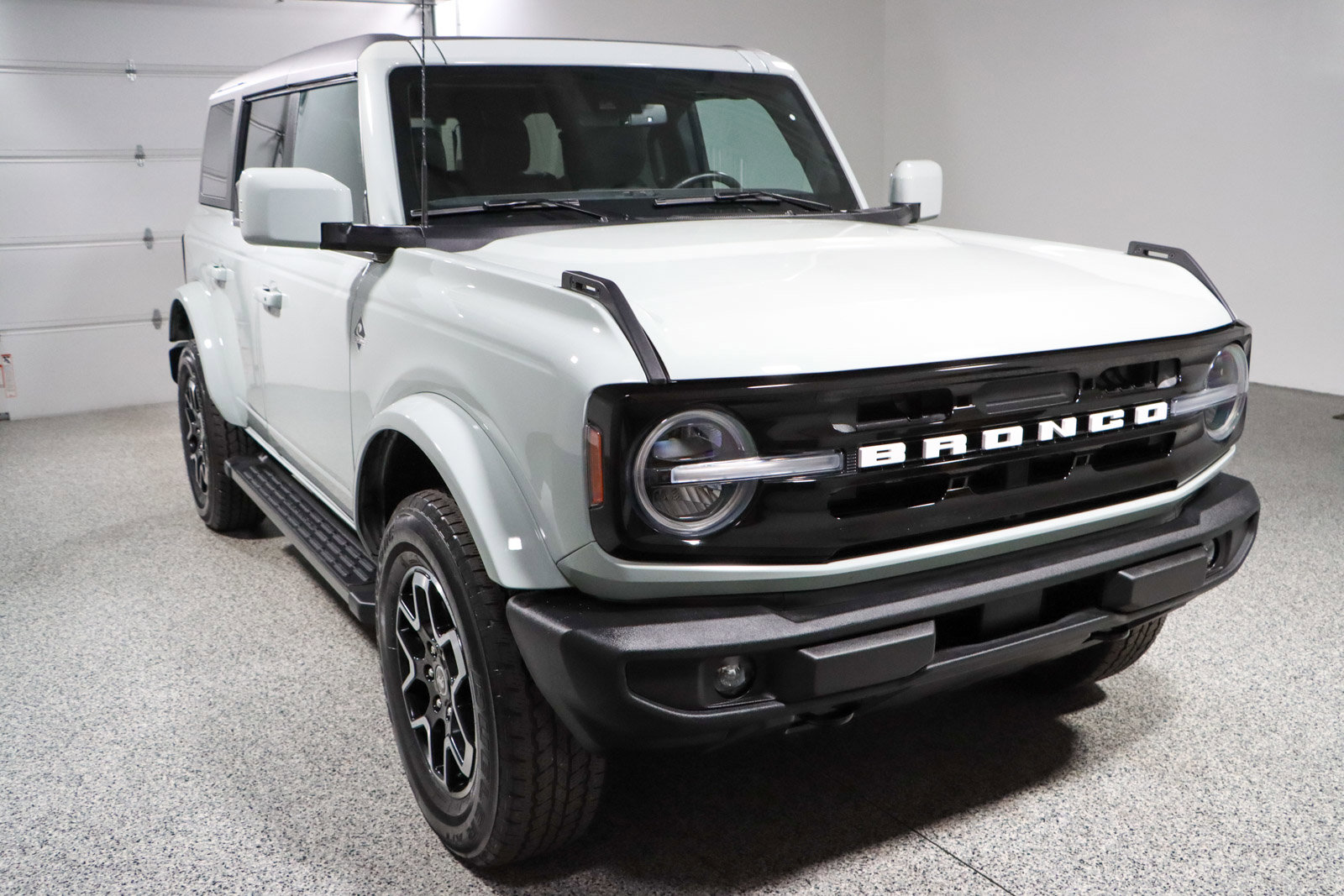 Used 2023 Ford Bronco Outer Banks image 5