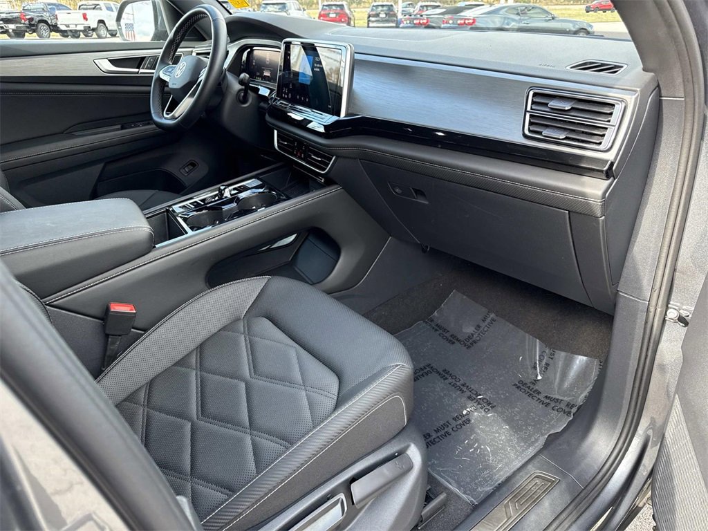 Used 2025 Volkswagen Atlas Cross Sport SE image 27