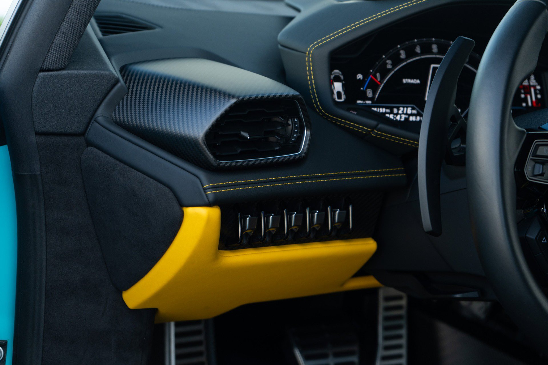 Used 2023 Lamborghini Huracan Tecnica RWD image 18