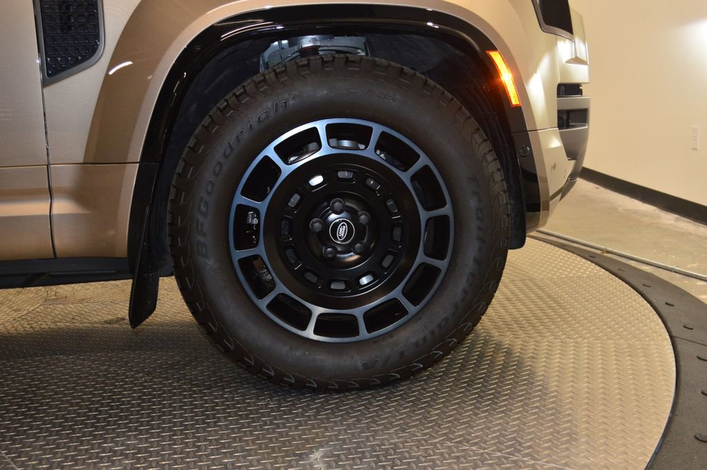 Certified 2025 Land Rover Defender 110 AWD/4WD image 16