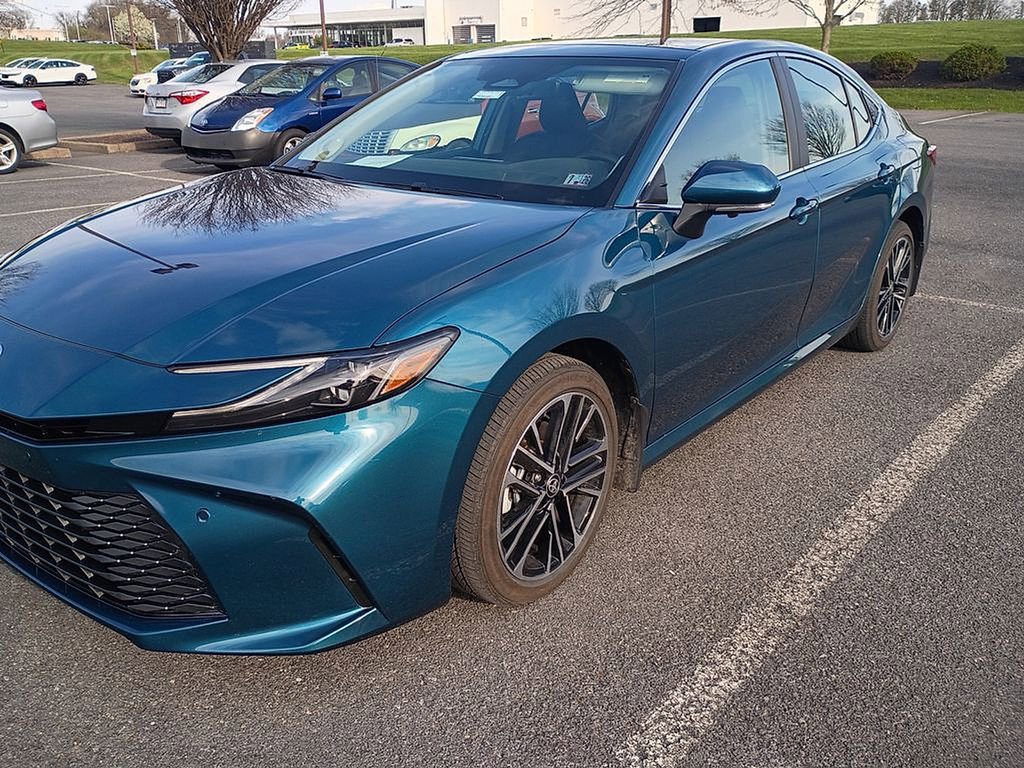 Used 2025 Toyota Camry XLE w/ Premium Plus Package AWD/4WD image 2