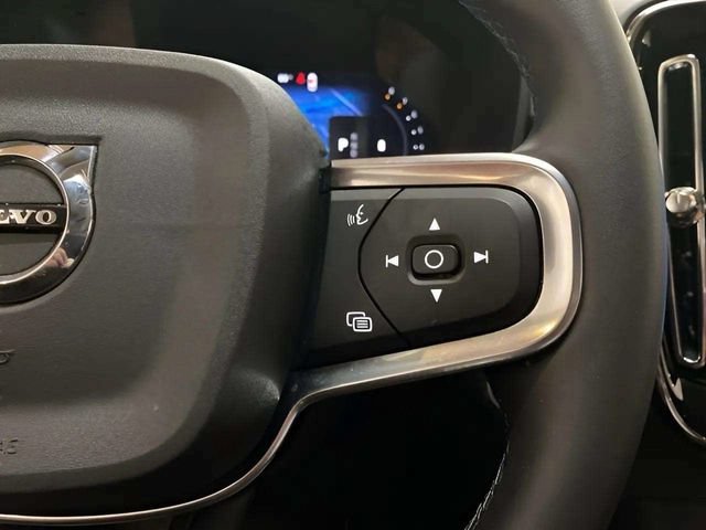 Used 2025 Volvo XC40 B5 Plus AWD/4WD image 34