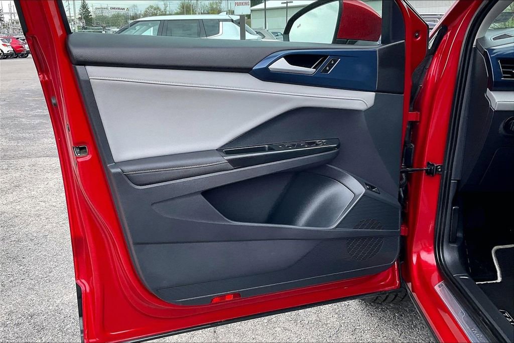 Used 2024 Volkswagen Taos SE w/ Black Wheel Plus Package image 21