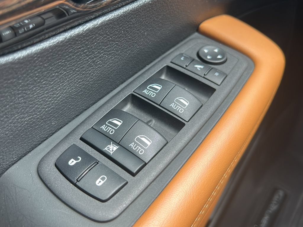 Used 2023 Chrysler Pacifica Pinnacle FWD image 19