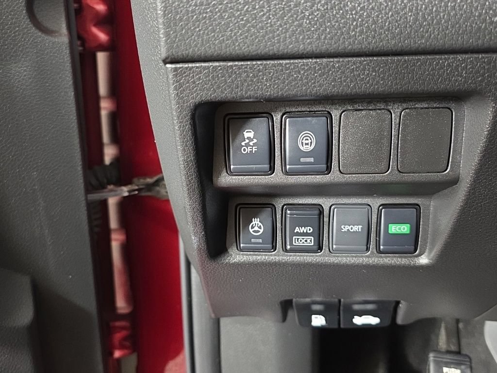 Used 2021 Nissan Rogue Sport SV AWD/4WD image 28