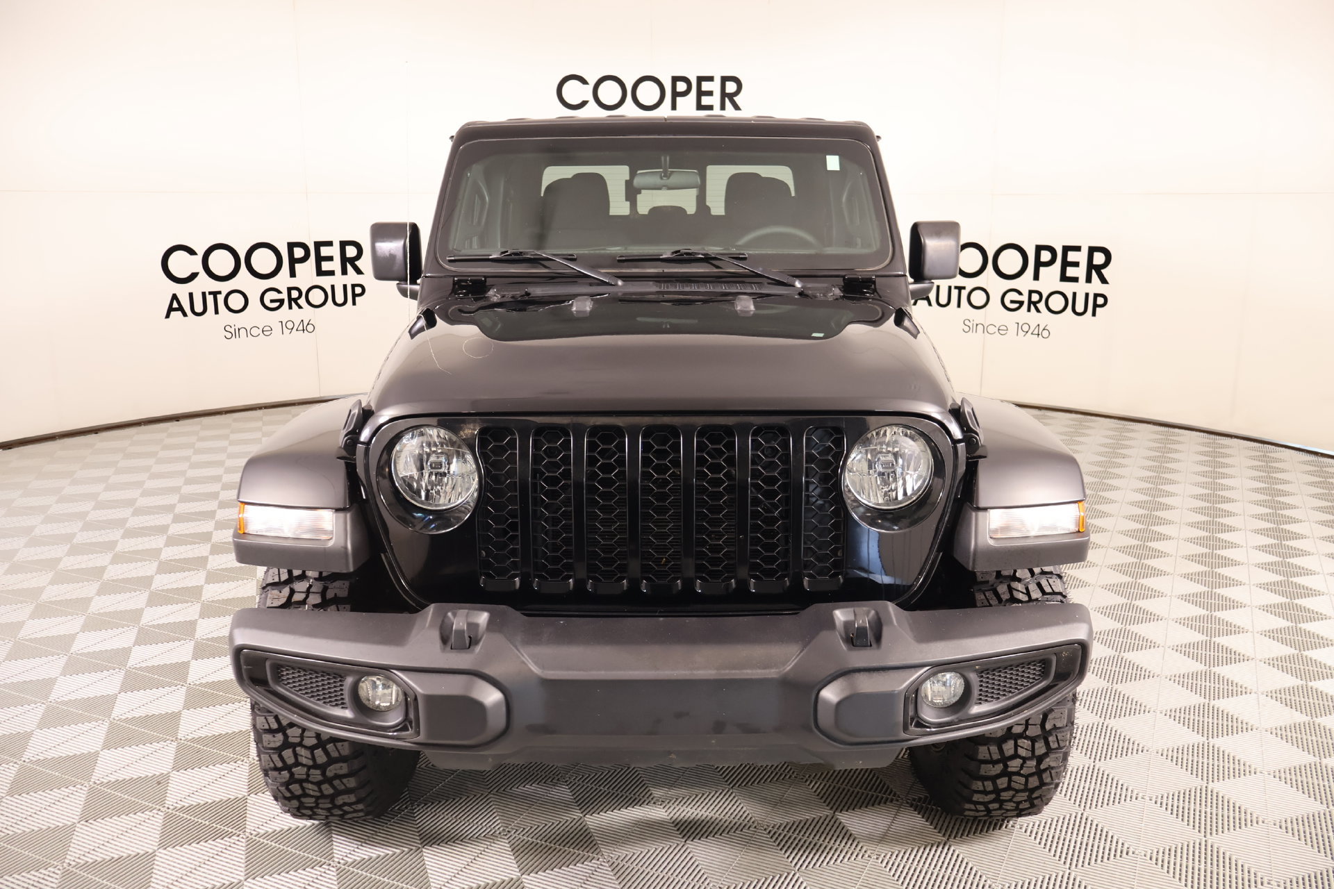 Used 2023 Jeep Gladiator Sport AWD/4WD image 9