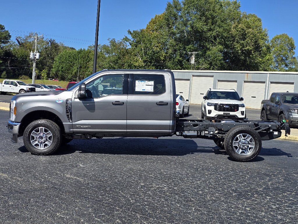New 2025 Ford F350 XLT w/ XLT Value Package image 19
