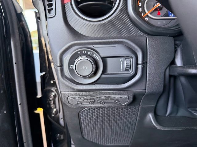 Used 2024 Jeep Wrangler Unlimited Rubicon AWD/4WD image 16