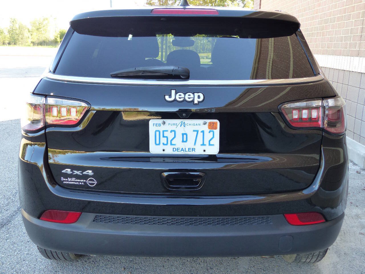 Used 2024 Jeep Compass Sport AWD/4WD image 9