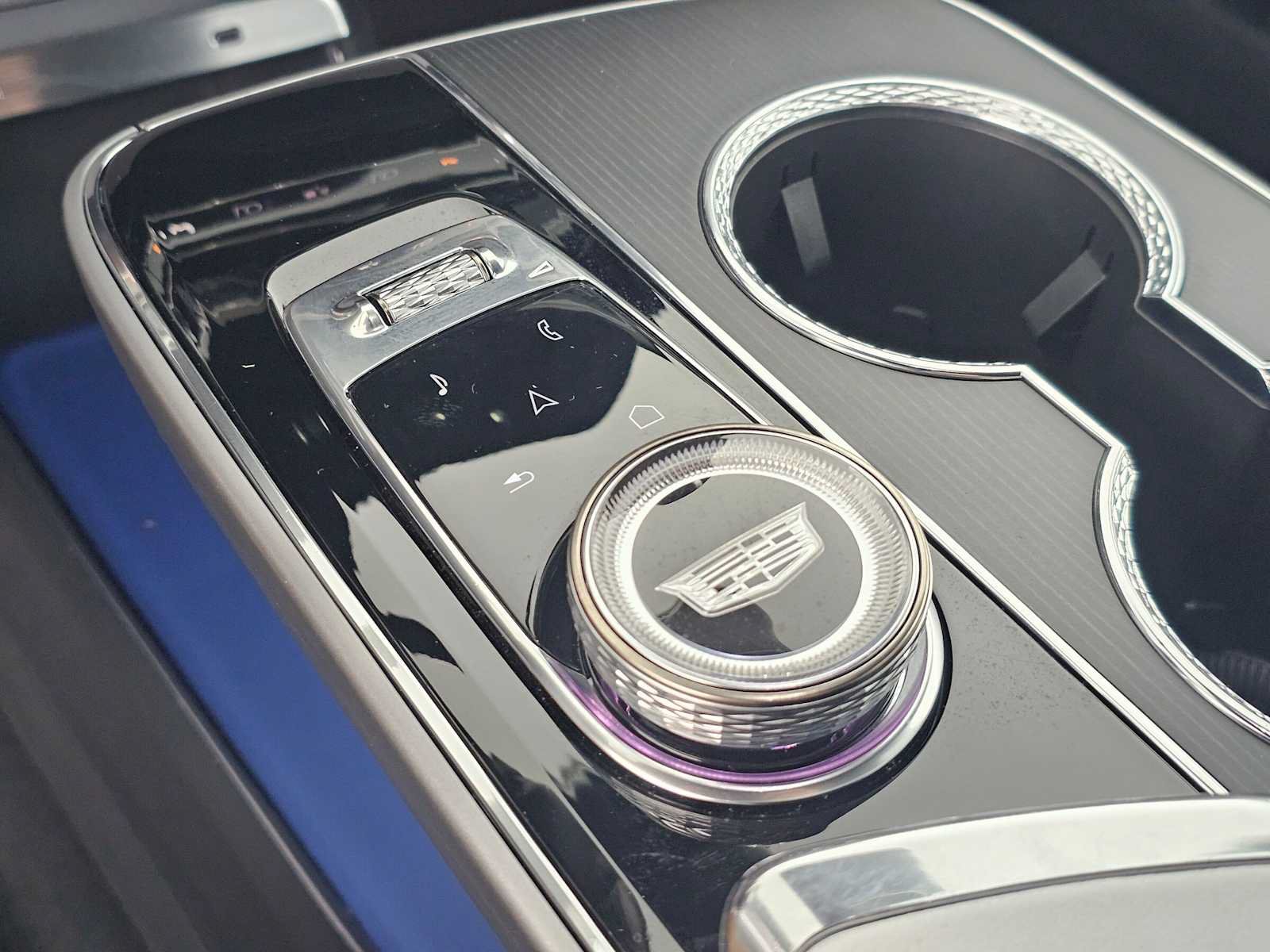 Used 2025 Cadillac Lyriq Luxury AWD/4WD image 31