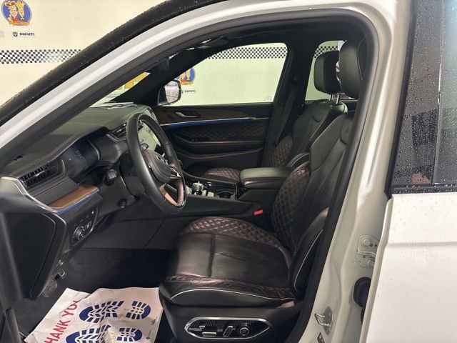 Used 2022 Jeep Grand Cherokee Summit w/ Luxury Tech Group V image 21