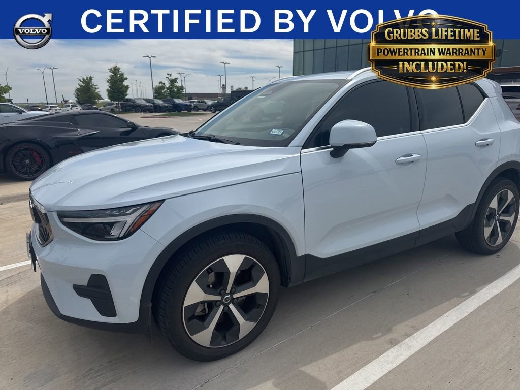 Used 2024 Volvo XC40 B5 Core AWD/4WD image 1