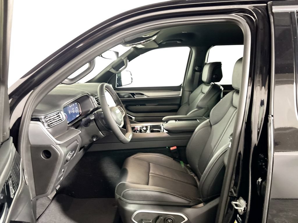 New 2026 Jeep Grand Wagoneer L Limited AWD/4WD image 11