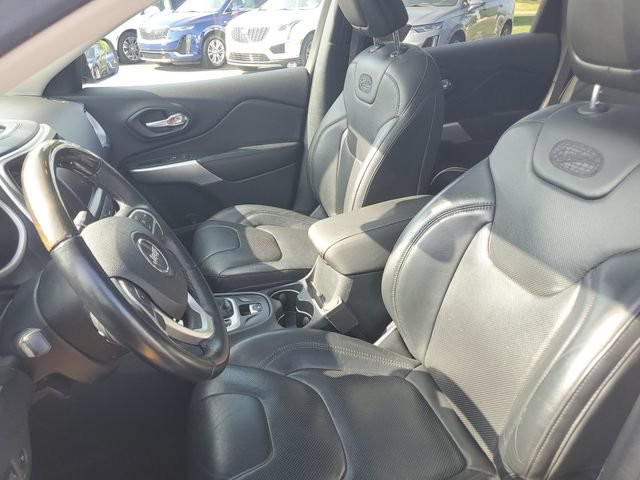 Used 2016 Jeep Cherokee Overland FWD image 17