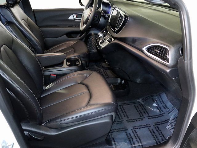 Used 2026 Chrysler Pacifica Select image 29