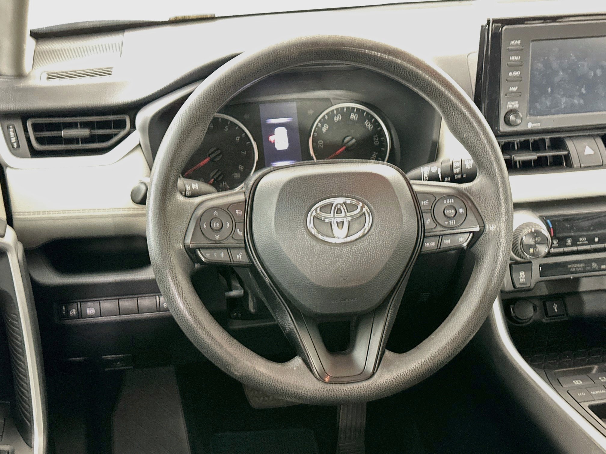 Used 2020 Toyota RAV4 XLE w/ Convenience Package FWD image 18