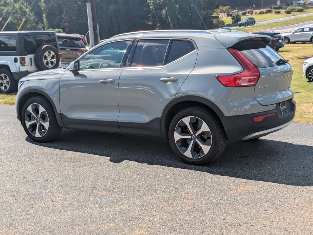 Used 2024 Volvo XC40 B5 Core AWD/4WD image 5