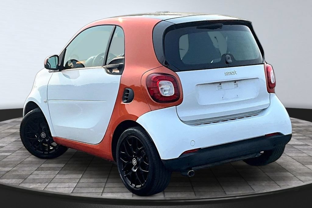 Used 2016 smart fortwo passion RWD image 11