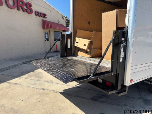 Used 2016 GMC Savana 3500 image 26