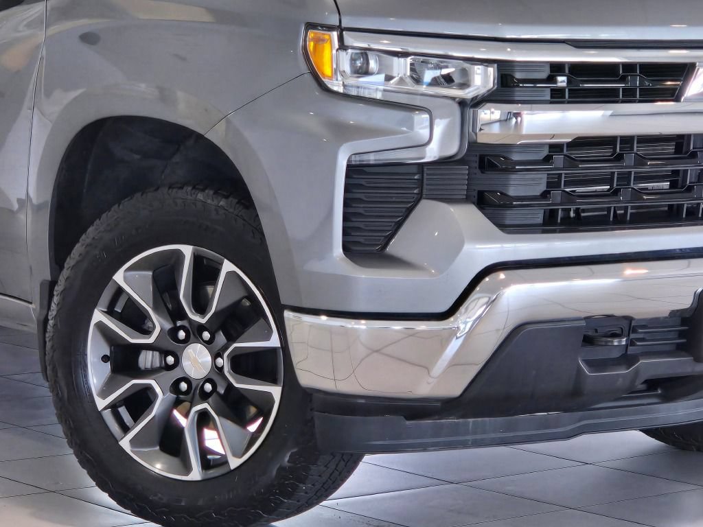 Used 2024 Chevrolet Silverado 1500 LT AWD/4WD image 2