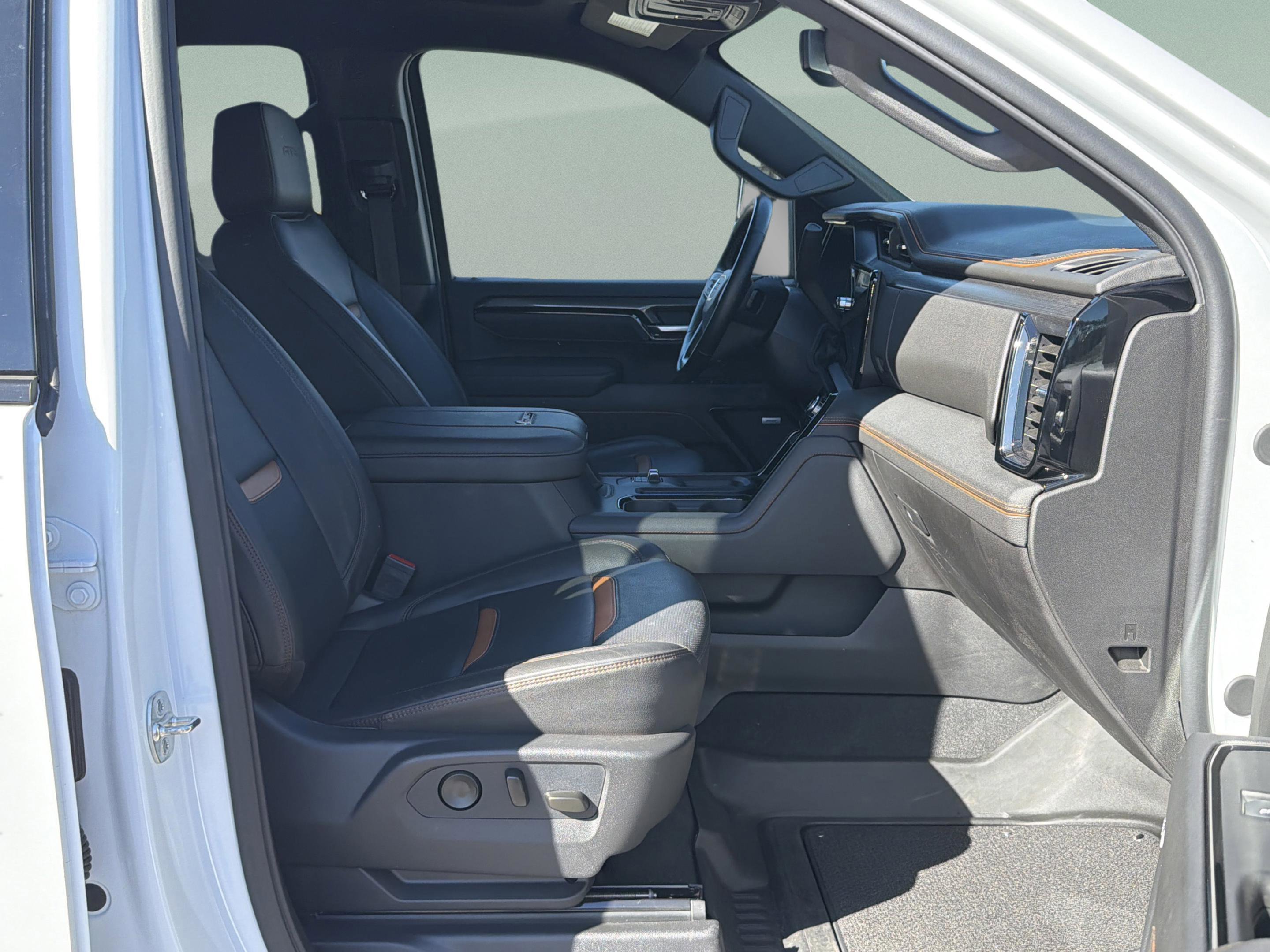 Used 2026 GMC Sierra 2500 AT4 image 32