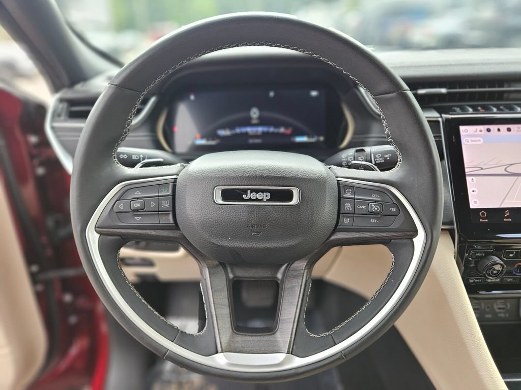 Used 2023 Jeep Grand Cherokee Limited AWD/4WD image 29