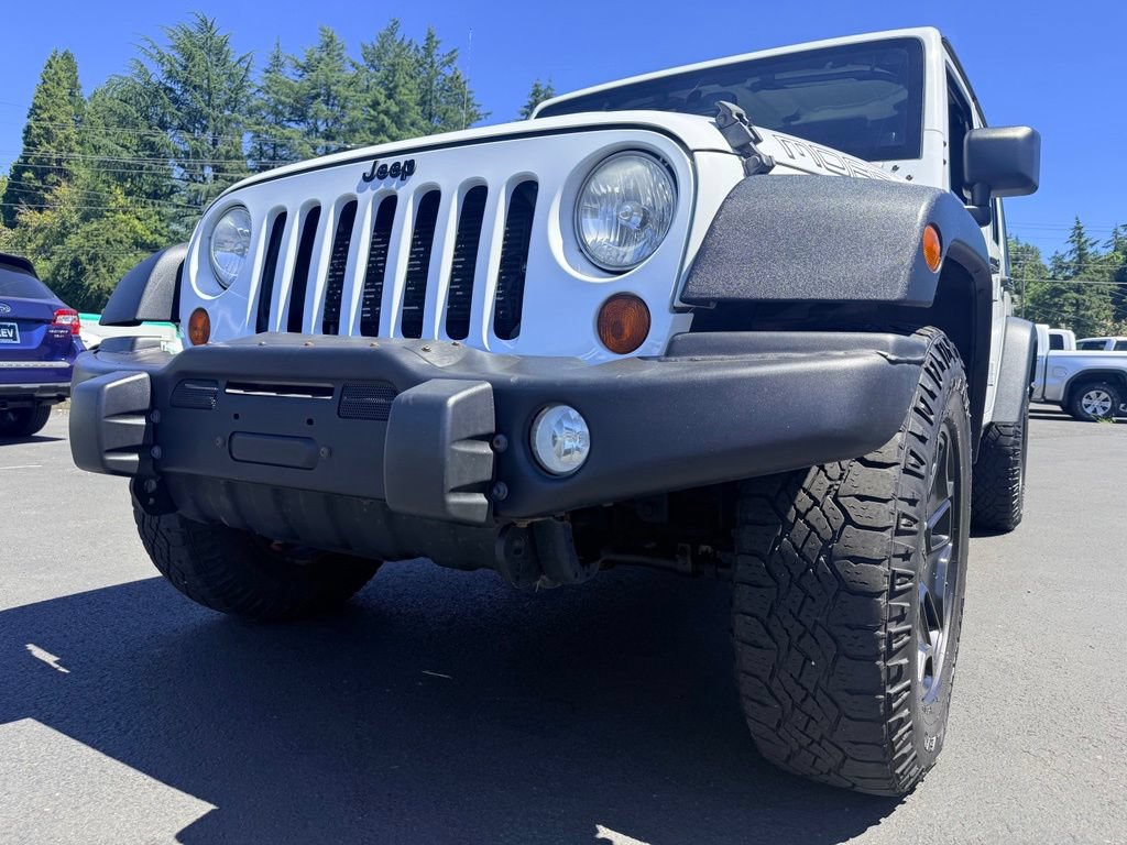 Used 2013 Jeep Wrangler Unlimited Sahara w/ Dual Top Group AWD/4WD image 10