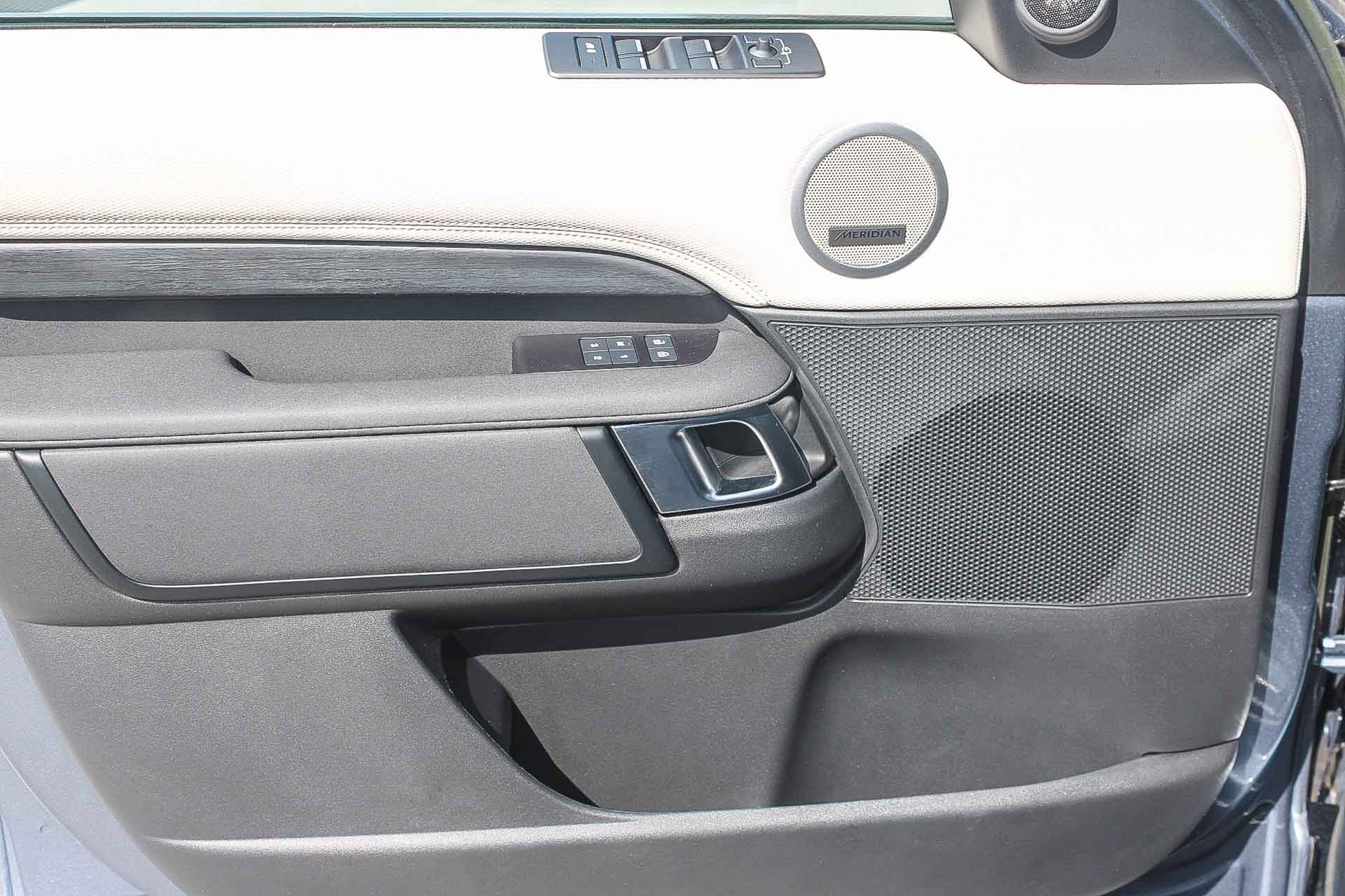 Used 2023 Land Rover Discovery S R-Dynamic image 21