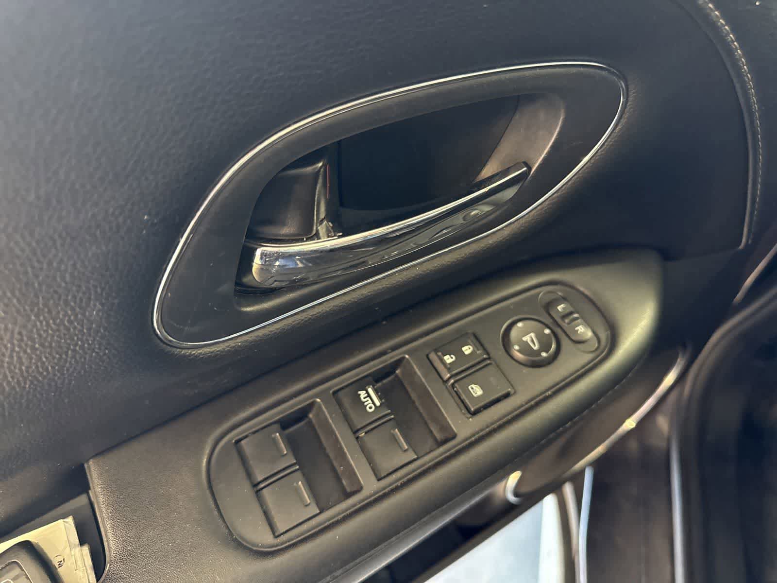 Used 2016 Honda HR-V EX-L image 17