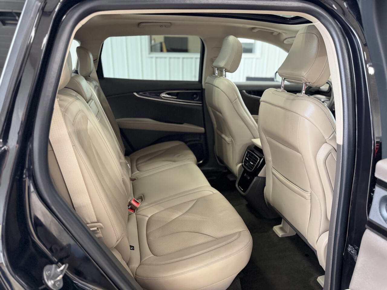 Used 2021 Lincoln Nautilus Reserve image 17