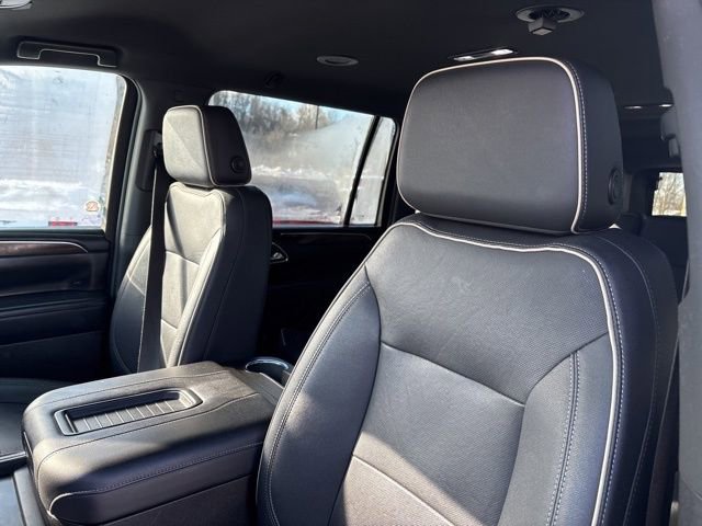 Used 2023 Chevrolet Suburban Premier image 9
