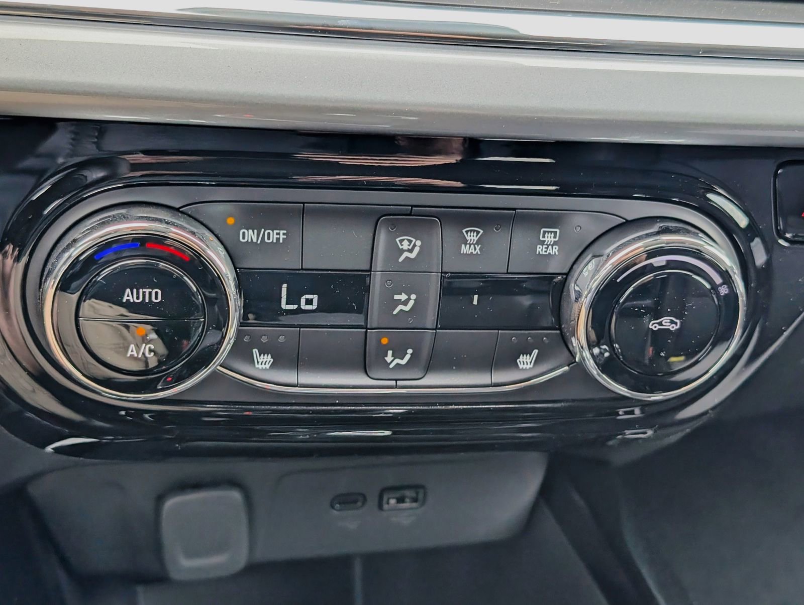 New 2026 Chevrolet Trax LT w/ Driver Confidence Package image 14