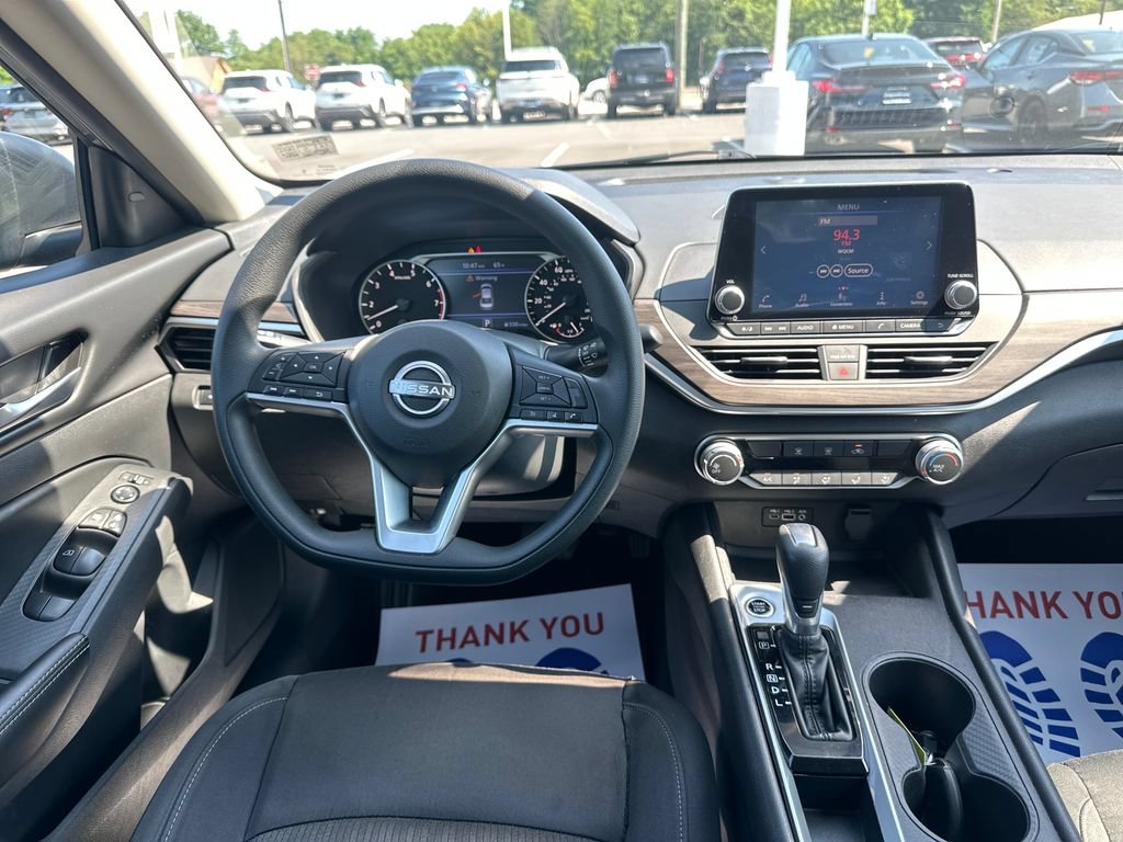 Used 2025 Nissan Altima 2.5 SV FWD image 18