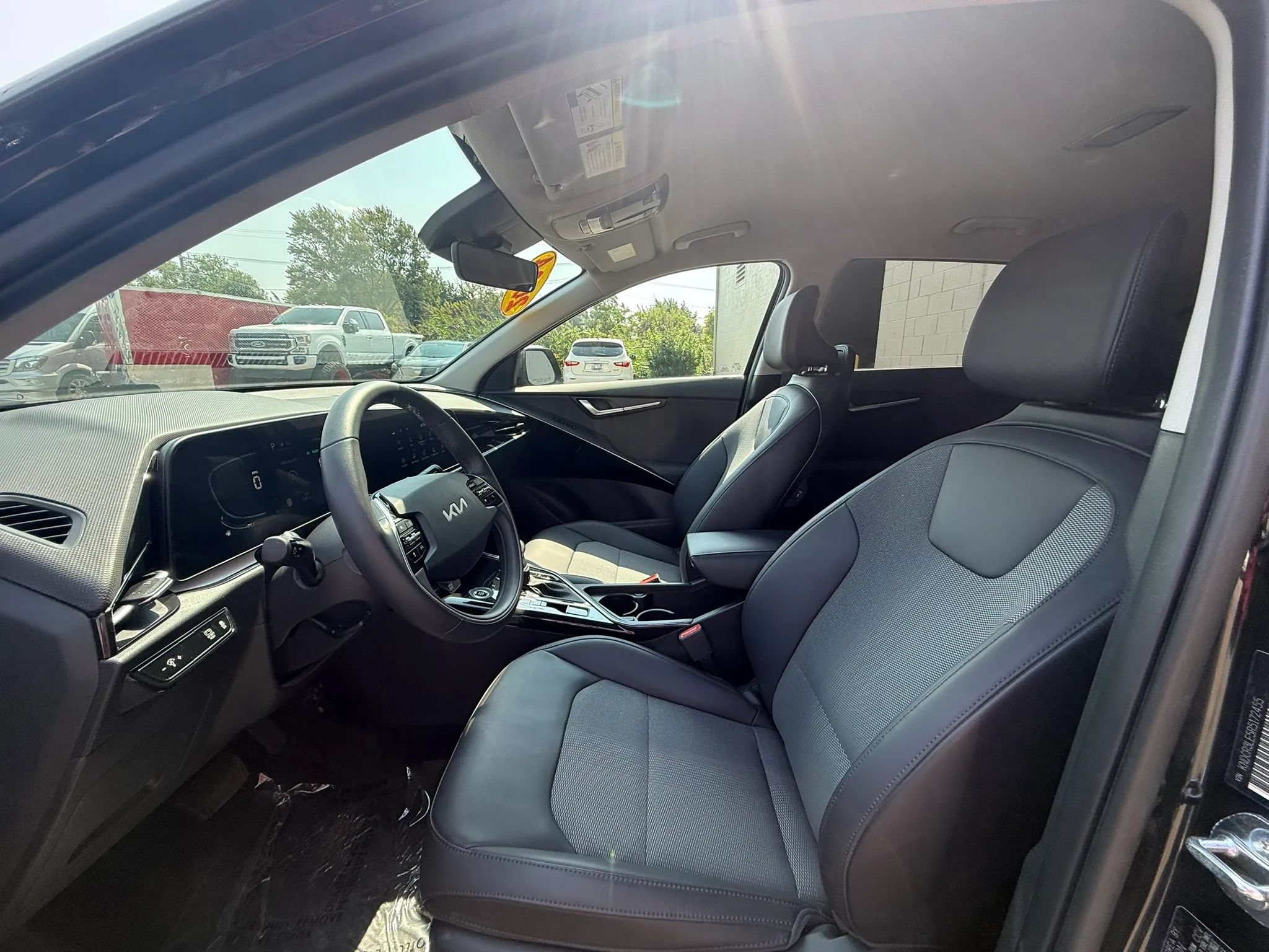 Used 2024 Kia Niro EX FWD image 14