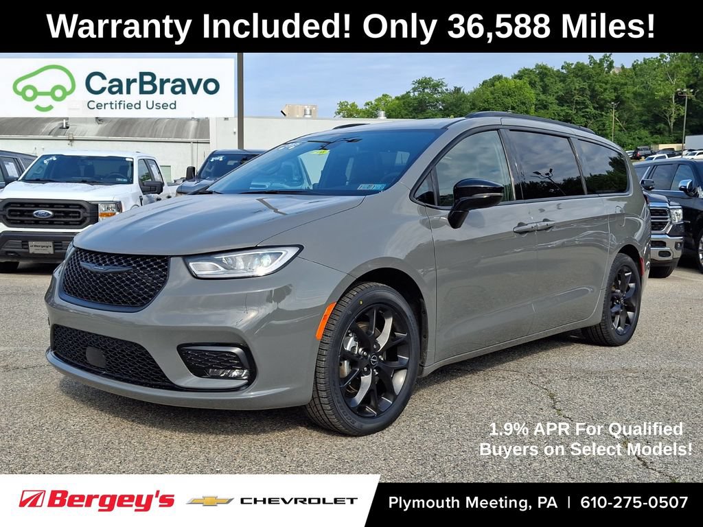 Used 2025 Chrysler Pacifica Limited FWD video 1