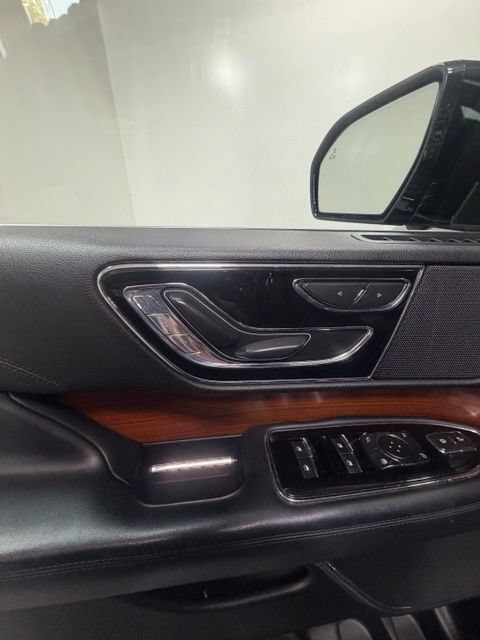 Used 2018 Lincoln Navigator L Select AWD/4WD image 23