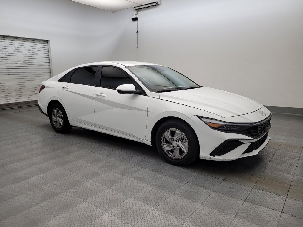 Used 2025 Hyundai Elantra SE FWD image 11