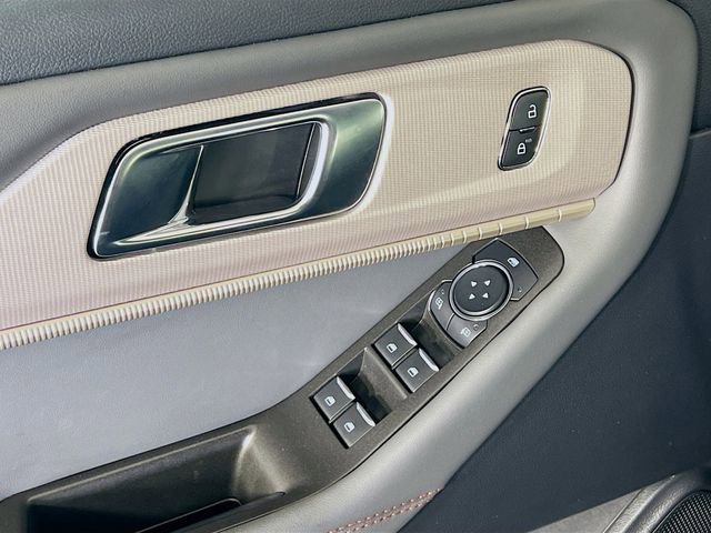 Used 2025 Ford Explorer Active image 12