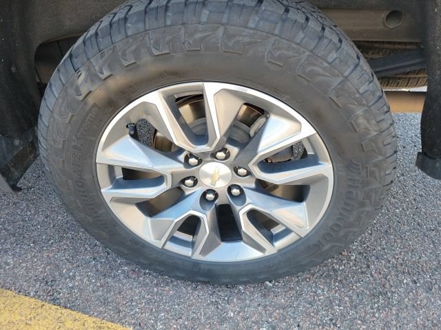 Used 2022 Chevrolet Silverado 1500 LT AWD/4WD image 9