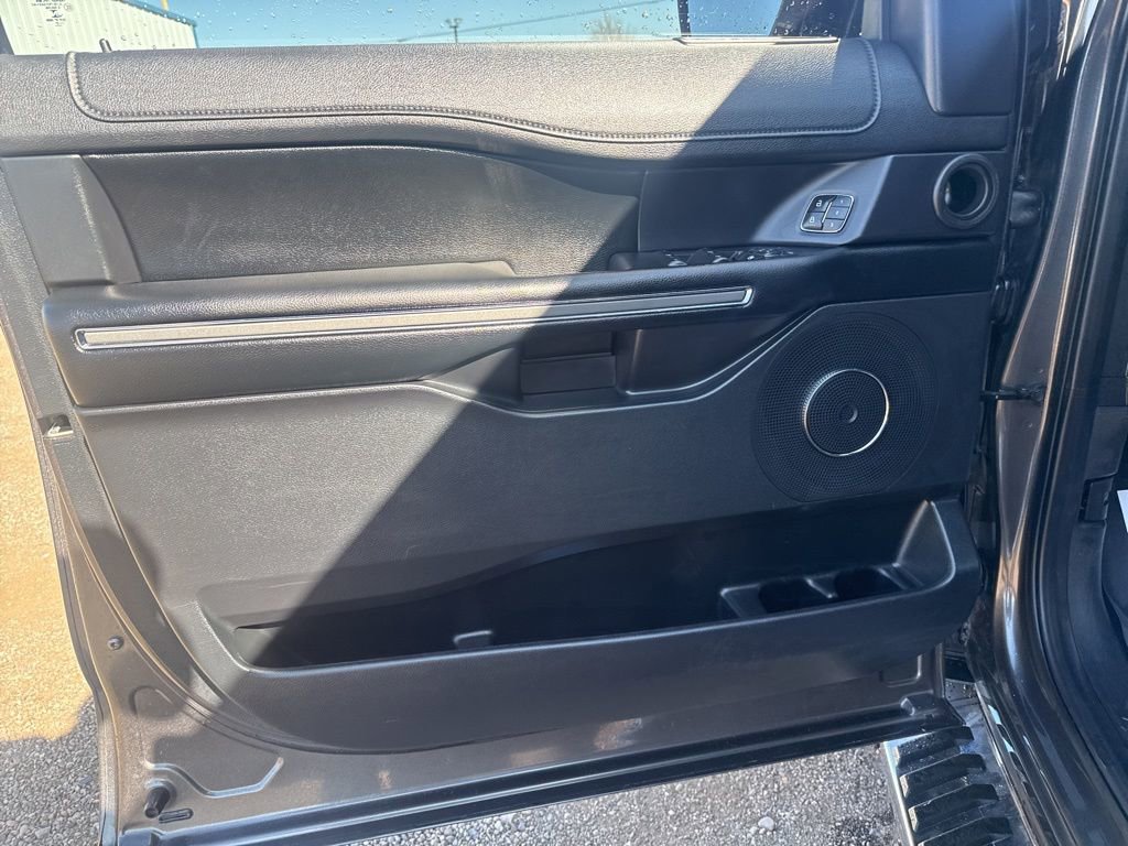 Used 2021 Ford Expedition XLT image 11