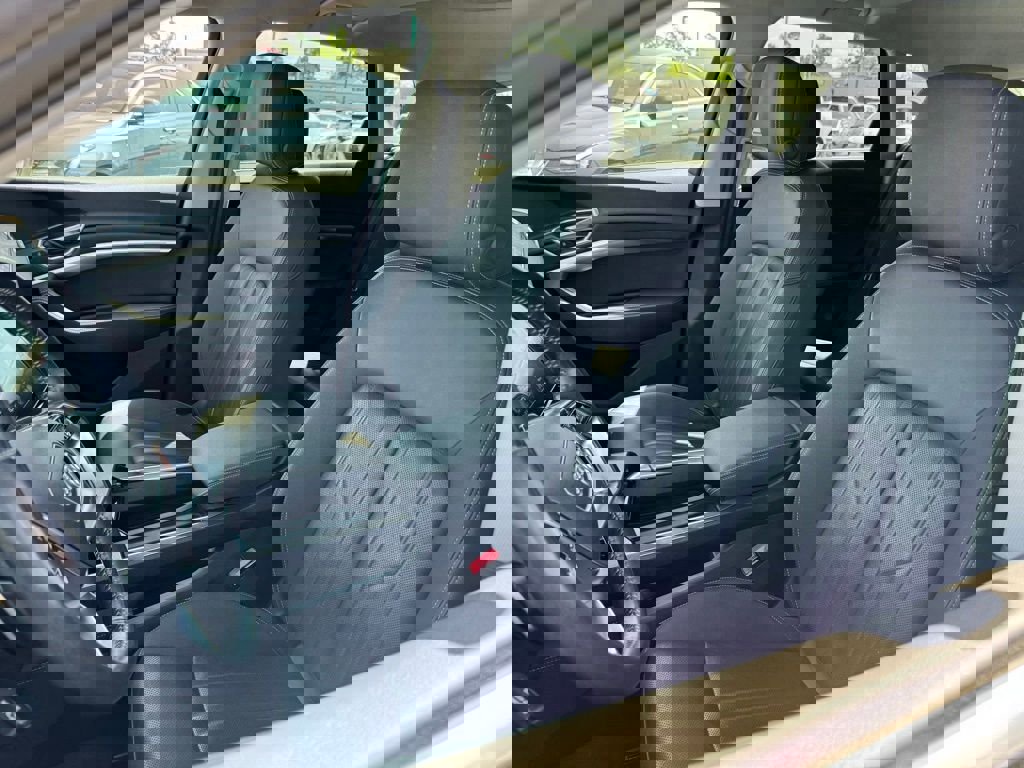 Used 2019 Audi e-tron Premium Plus image 8