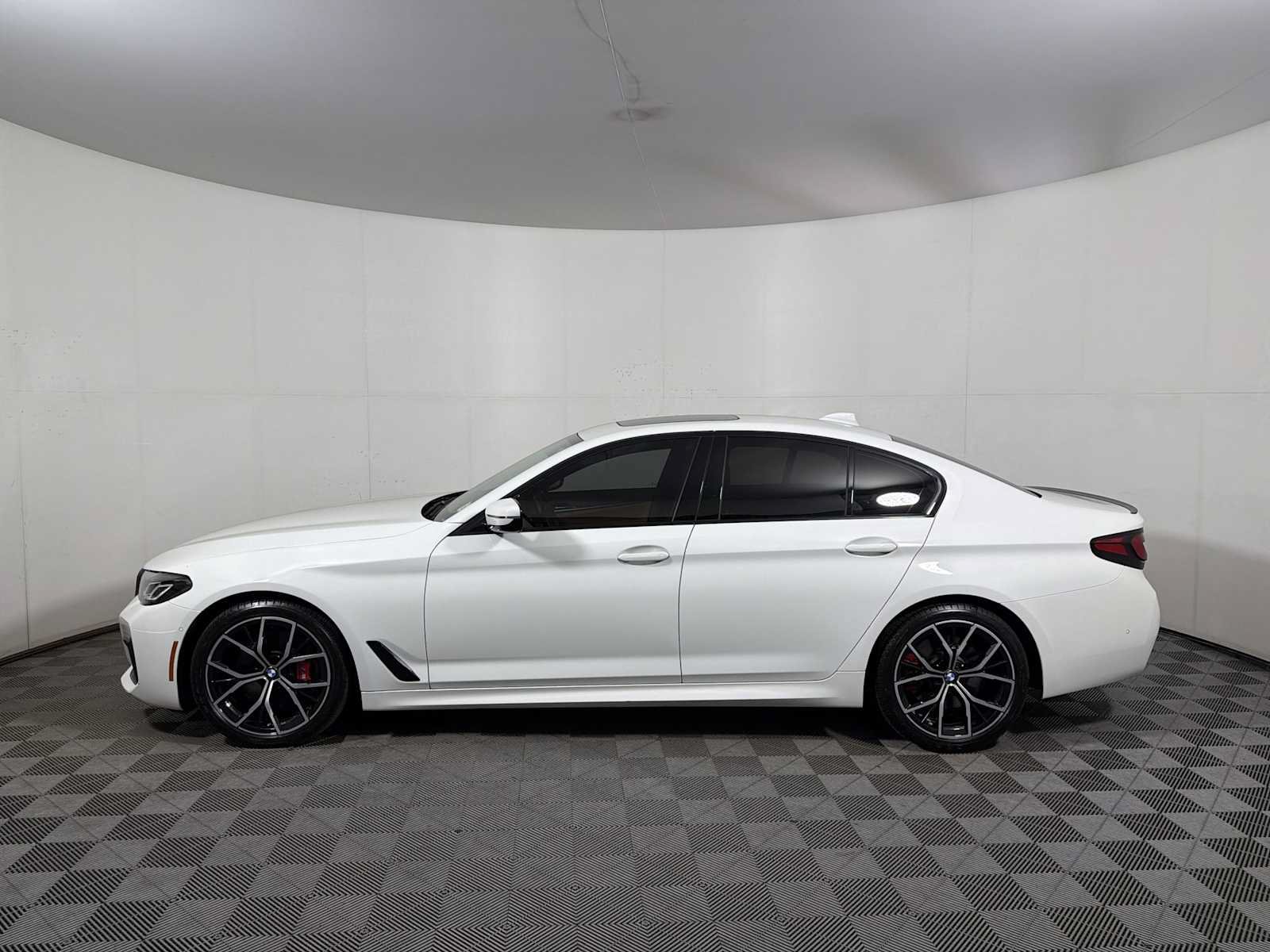 Used 2023 BMW 530i xDrive w/ M Sport Package AWD/4WD image 4