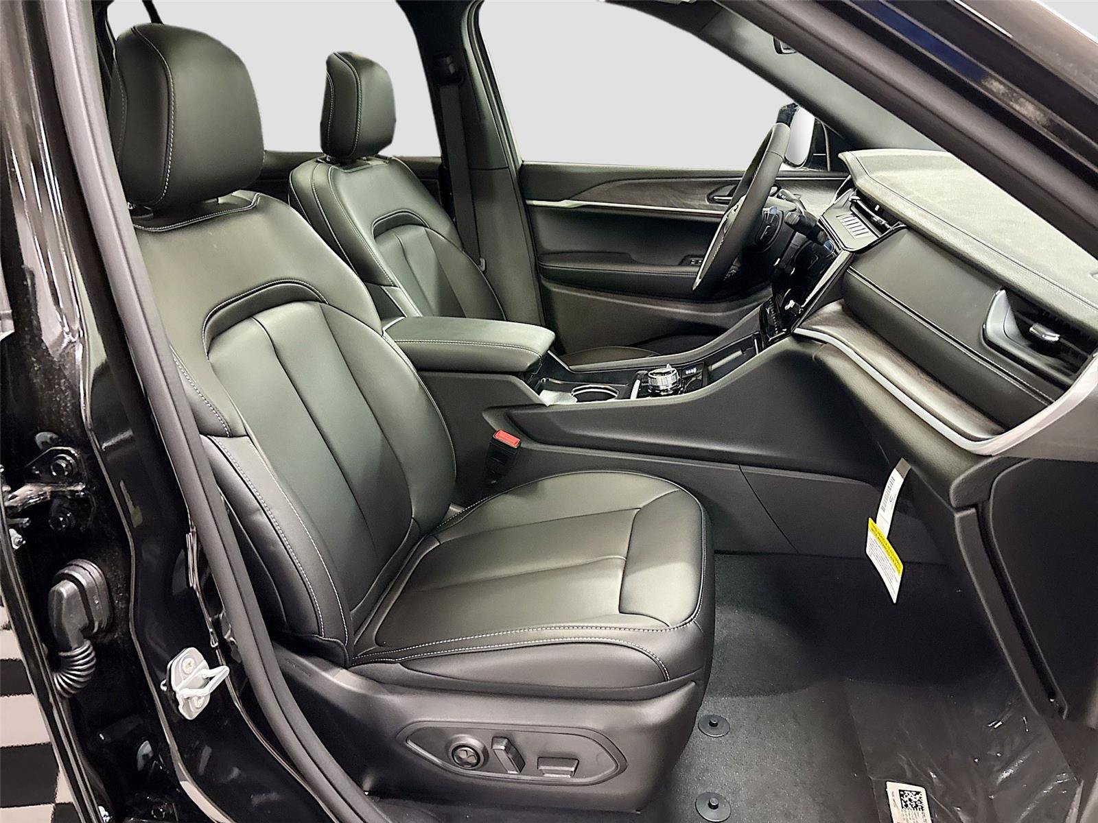 New 2026 Jeep Grand Cherokee L Limited AWD/4WD image 30