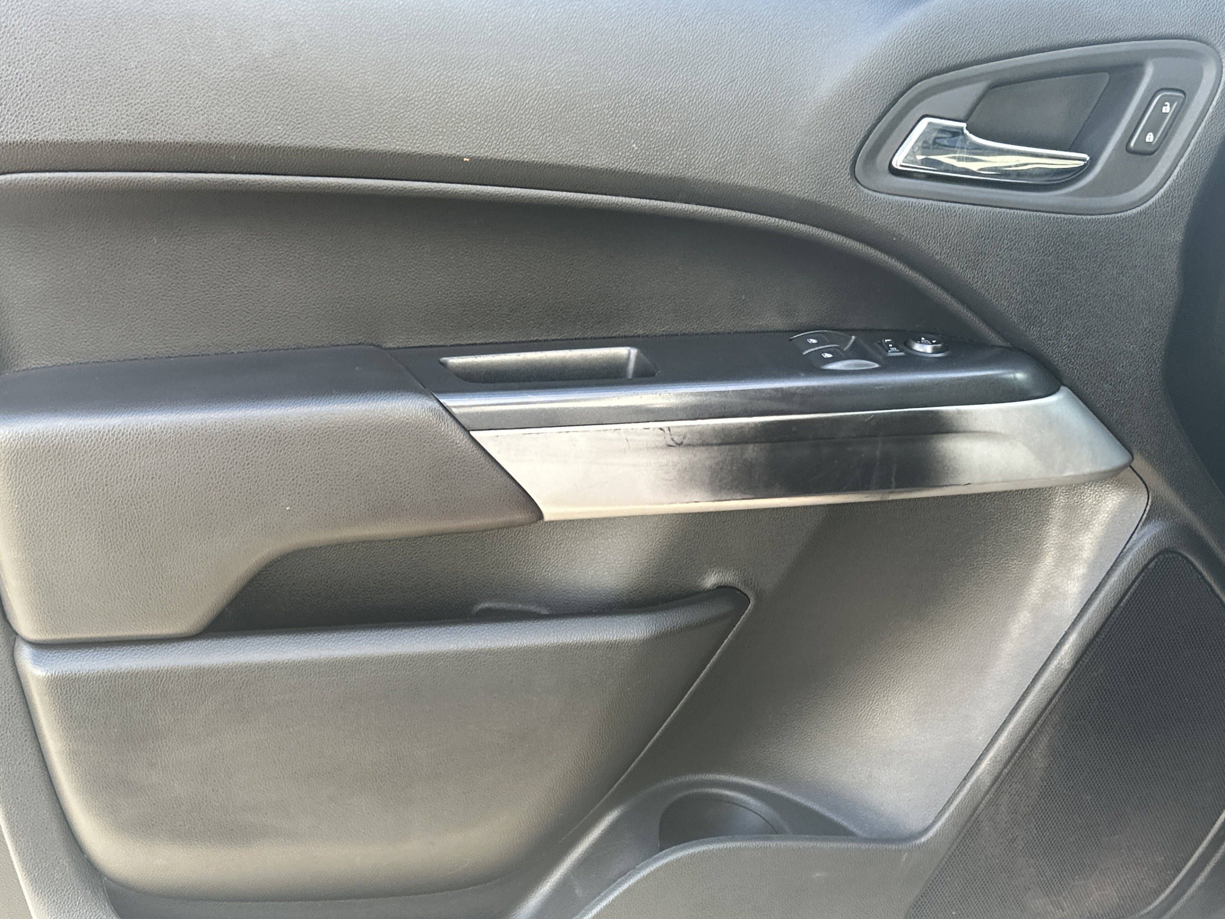 Used 2022 Chevrolet Colorado LT w/ Fleet Safety Package image 10