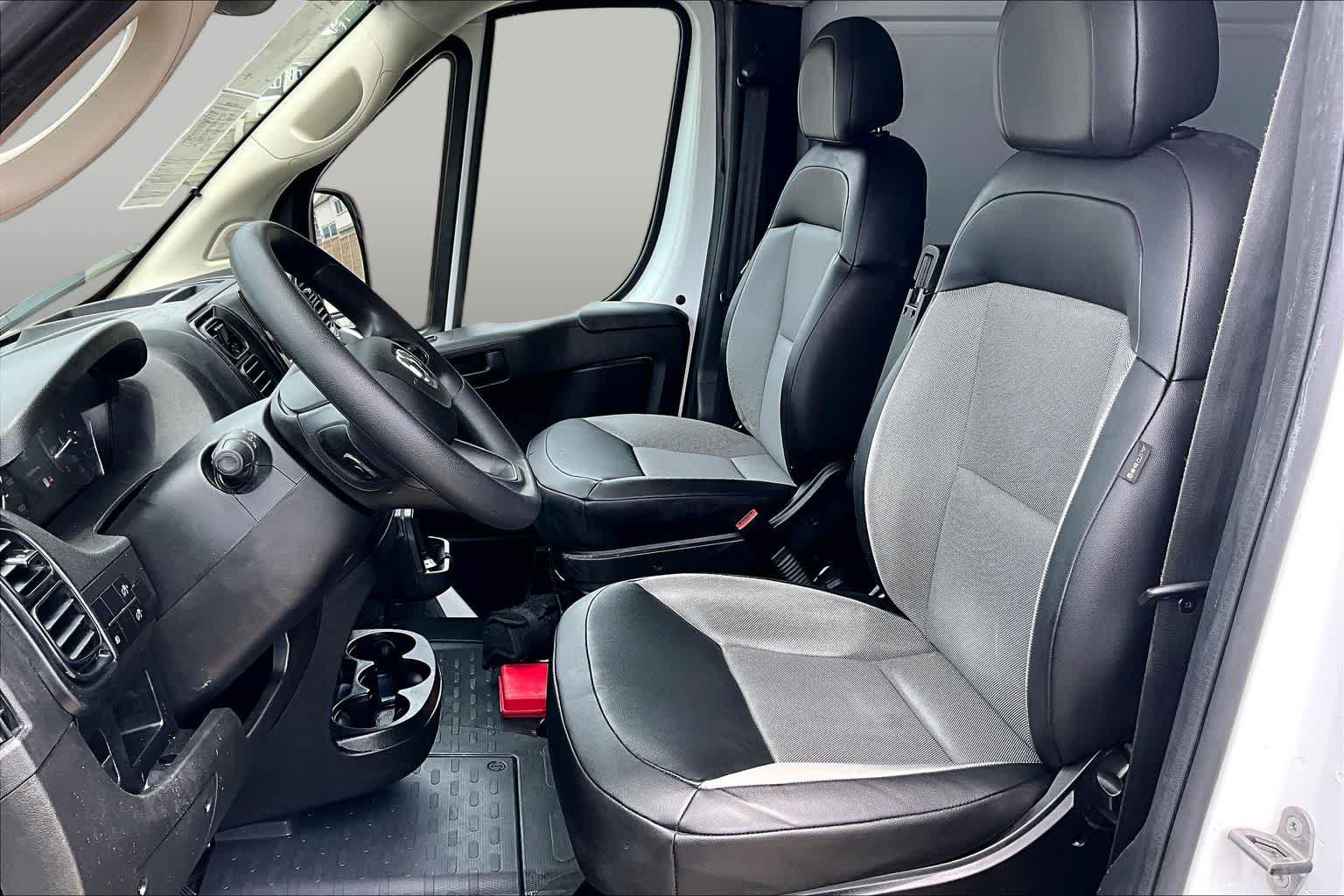 Used 2025 RAM ProMaster 2500 w/ Convenience Group FWD image 8