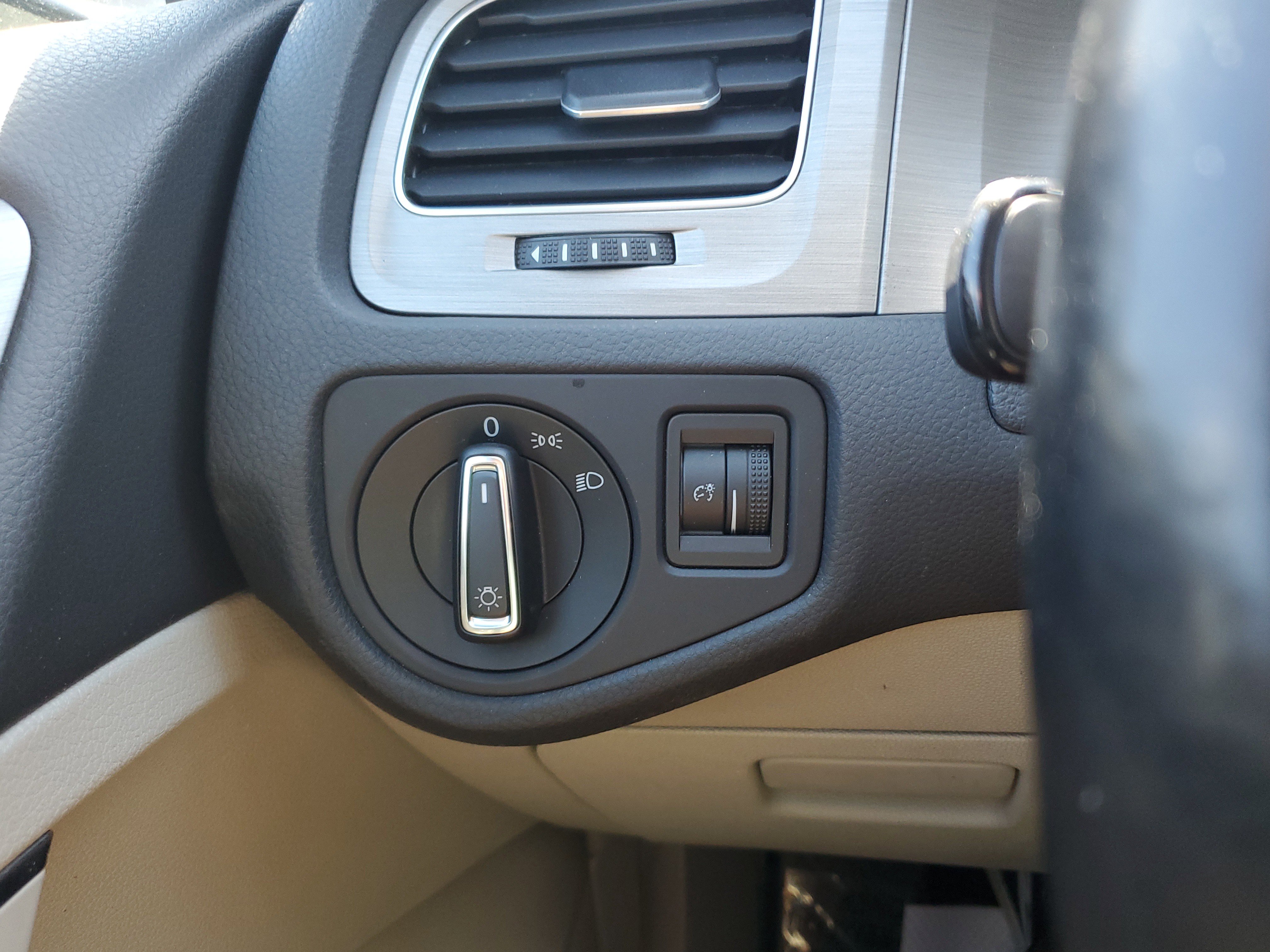 Used 2015 Volkswagen Golf TDI S image 18