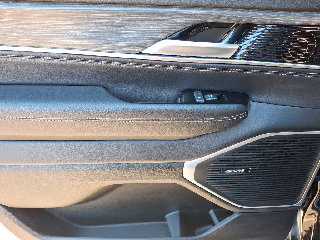 Certified 2024 Jeep Wagoneer L Series II w/ Flexible Seating Group image 19