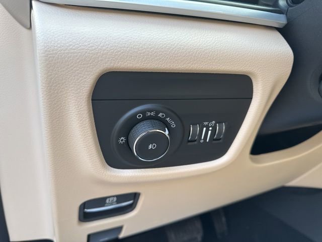 New 2026 Jeep Grand Cherokee Limited w/ Luxury Tech Group II AWD/4WD image 34