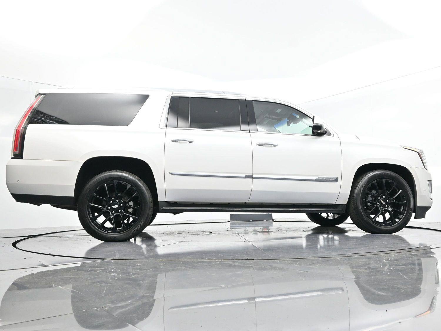 Used 2017 Cadillac Escalade ESV Luxury image 62